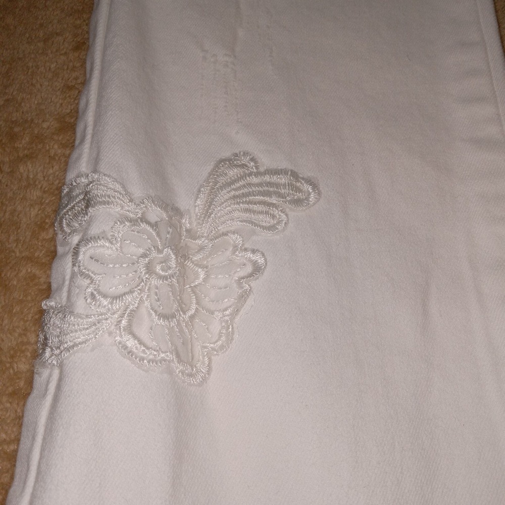 Cartise NWT Women's Enbroidered Stretch Jeans Size 4 White - Picture 10 of 15